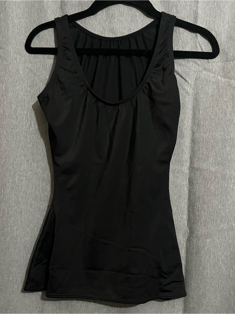 Assets by Spanx Medium Black Scoop-Neck Tank Top
